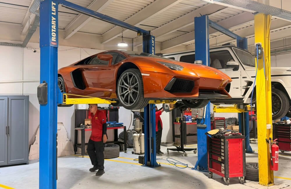 Lamborghini Oil Change in Dubai